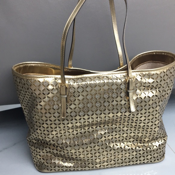 Michael Kors Flower Perforated Tote Gold - Picture 2 of 16